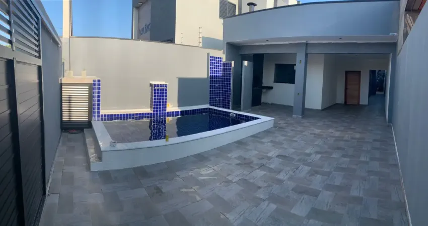 Casa no nova peruíbe com piscina e área gourmet, lado praia a 1km do mar