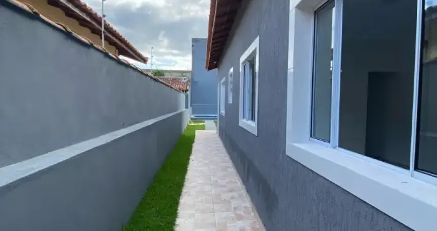 Casa no jardim jamaica em itanhaém, lado praia a 1500m do mar com 02 dormitórios (1 suíte), piscina, área gourmet e jardim