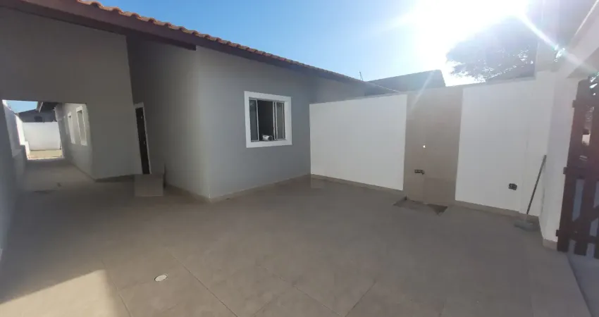 Casa no jardim valéria em itanhaém, lado praia a 600m do mar com 02 dormitórios (1 suíte) e vaga para 03 automóveis