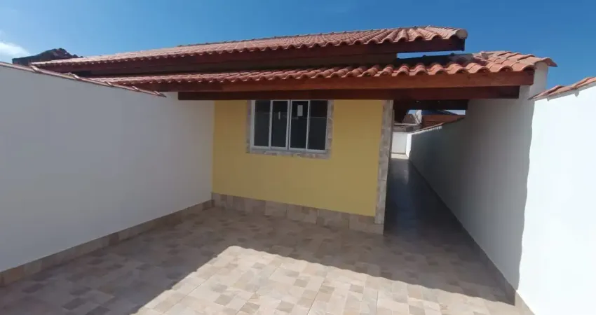 Casa no bairro cibratel 2 em itanhaém, lado praia a 1500m do mar com 02 dormitórios (1 suíte), piscina, área gourmet