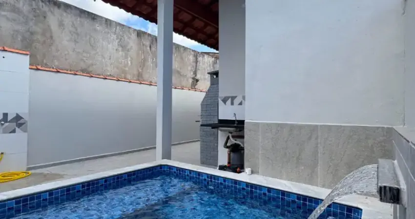 Casa no bairro loty em itanhaém, lado praia a 1000m do mar com 02 dormitórios (1 suíte), piscina, área gourmet e financiamento bancário disponível