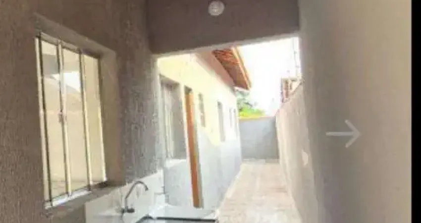 Casa com piscina e área gourmet no jardim são fernando – a 900m da praia