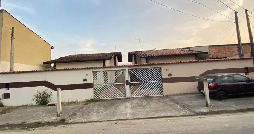 Casa com suíte a 4,3 km da praia no jardim caraminguava em peruíbe – aceita financiamento bancário