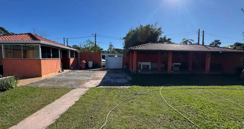 Chácara aconchegante de 1.750m² em itariri – piscina, lago, espaço gourmet e muito verde