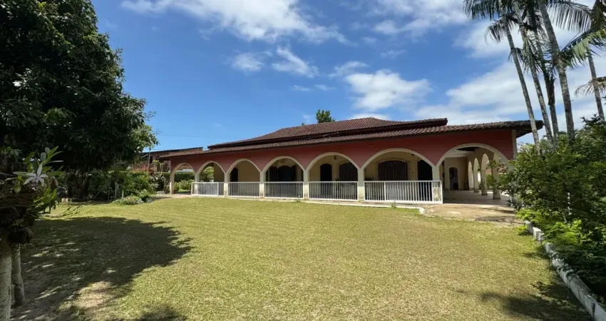 Chácara com 4 suítes, piscina e lago no jardim coronel – itanhaém