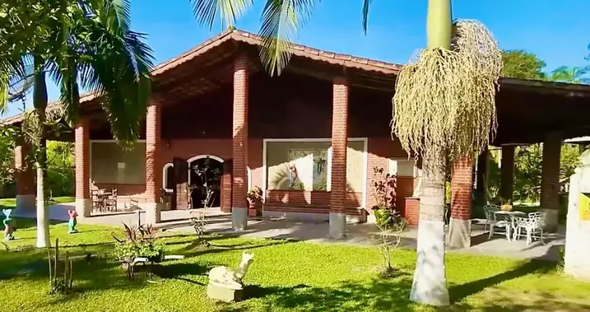 Chácara completa com 3 casas, piscina com sauna, lago e energia solar no armando cunha – peruíbe