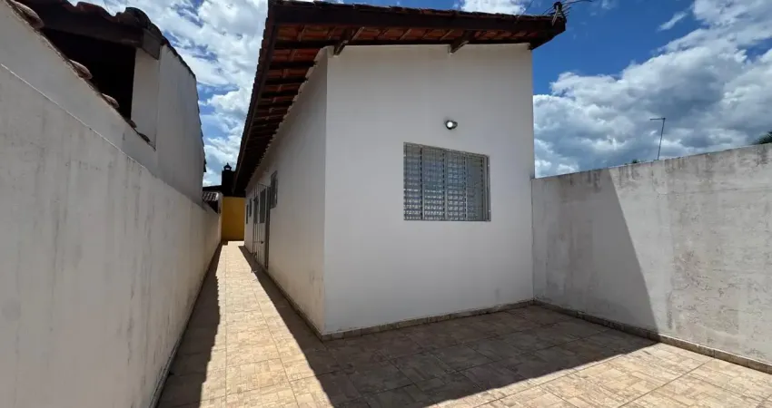 Casa no Balneário Gaivota em Itanhaém – 2 Dormitórios, Área Gourmet e Aceita Financiamento