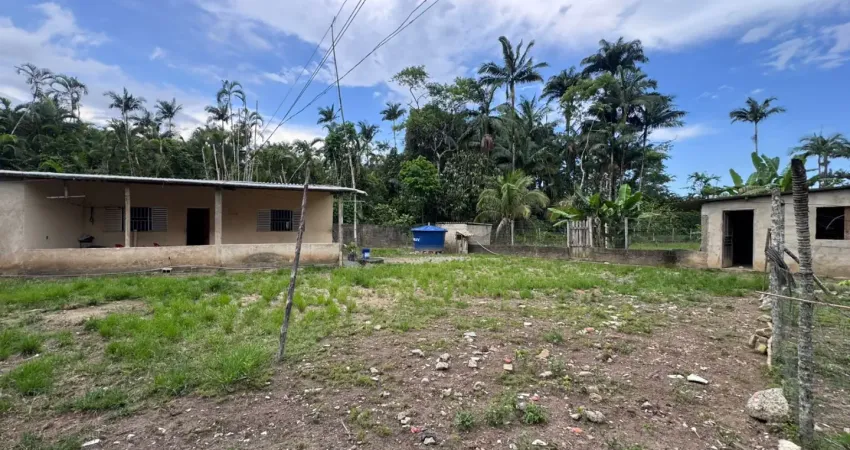 Chácara em Peruíbe com 700m² – Amplo Terreno e Vaga para 6 Autos