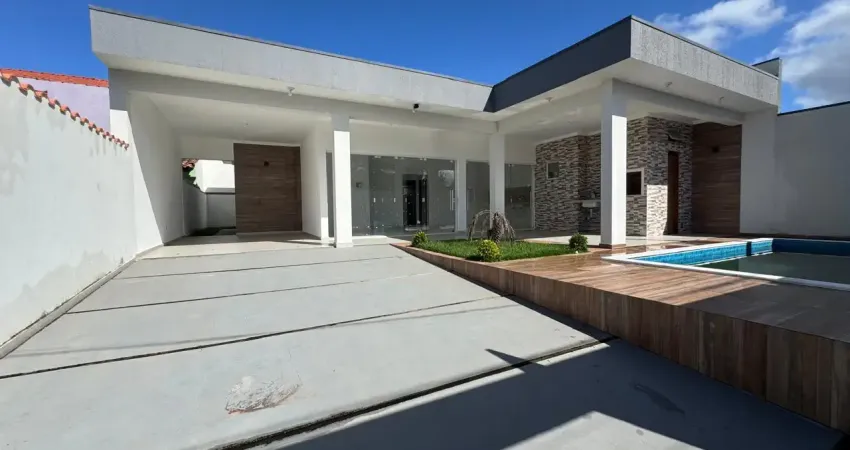 Casa a 200m do Mar no Jardim Regina – 3 Dormitórios, Piscina e Aceita Financiamento