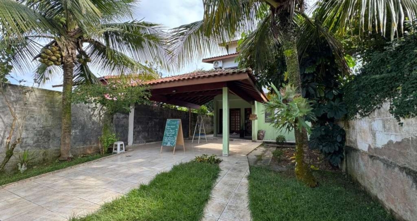 Casa para Venda em Peruíbe, centro, 3 dormitórios, 1 suíte, 2 banheiros, 2 vagas