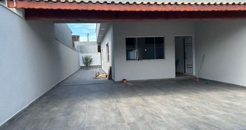 Casa para Venda em Itanhaém, Jardim Comendador, 3 dormitórios, 2 suítes, 1 banheiro, 3 vagas