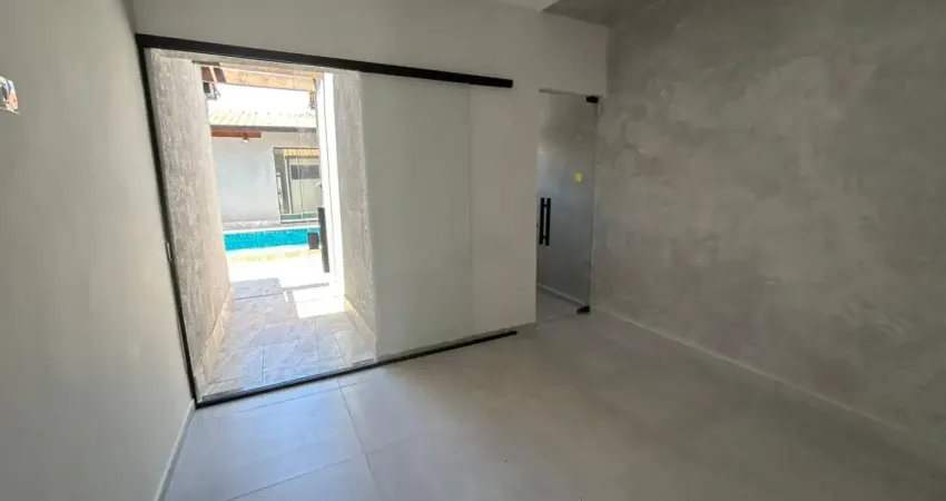 Casa lado praia, a 450 metros do mar, com piscina e espaço gourmet, em itanhaém por  r$ 780.000,00