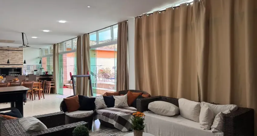 Casa lado praia, a 600 metros do mar, com piscina em itanhaém por r$ 1.150.000,00