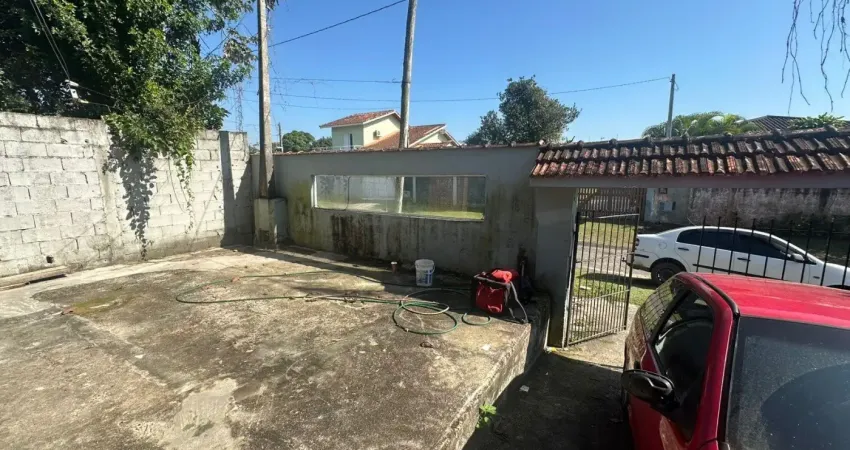 Casa lado serra a 400 m da rodovia, em peruíbe por r$ 200.000,00