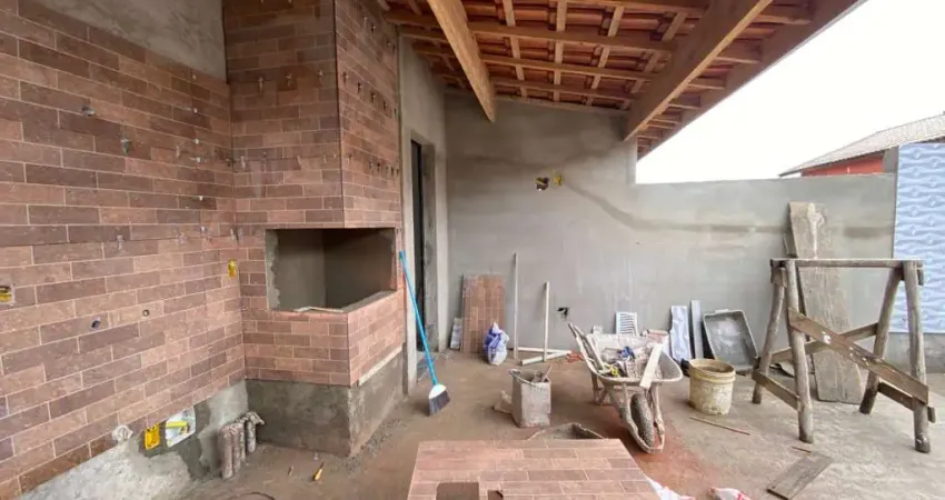 Casa localizada lado praia a 1200 metros do mar com 3 quartos e area gourmet com churrasqueira e piscina