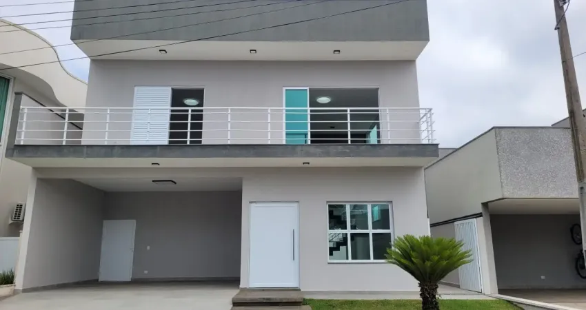 Casa em condominio fechado lado a praia a 500 metros do mar com area gourmet possuindo churrasqueira e piscina, condominio possui quadra poliesportiva, piscina, playground, salao de festas e salao de