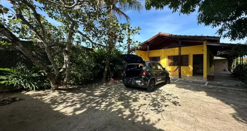 Chácara localizada lado serra a 500 metros da rodovia com 2 quartos e area gourmet com churrasqueira