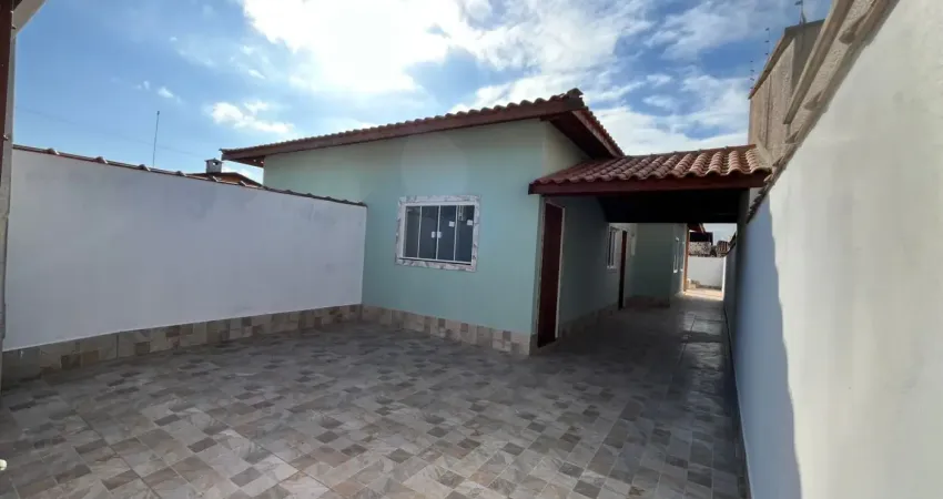 Casa localizada lado praia a 1400 metros do mar com 2 quartos, piscina e area gourmet com churrasqueira