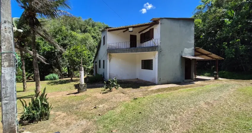 Chácara localizada lado serra a 15000 metros da rodovia com 3 quartos com churrasqueira e lago