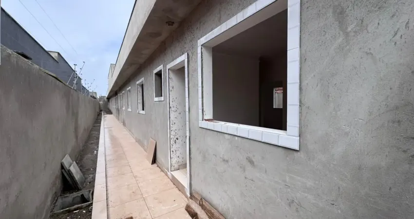 Casa localizada lado praia a 1200 metros do mar em rua calçada com 2 quartos, piscina e churrasqueira