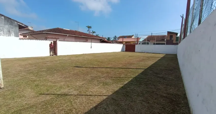 Terreno localizado lado praia a 400 metros do mar em rua asfaltada com licença ambiental