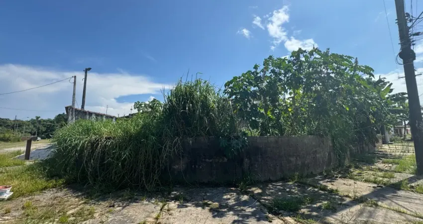 Terreno localizado lado praia a 70 metros do mar com lote de 307m²