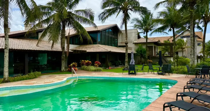 Casa localizada lado praia frente mar com 9 quartos suítes, 3 salas, 2 cozinhas, possui Espaço gourmet com churrasqueira,Piscina com bar, sala dois ambientes, lareira, área de serviço, playground, sal