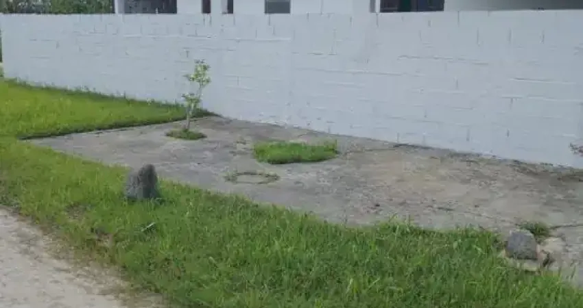 Casa localizada lado serra a 2600 metros da rodovia em rua pavimentada