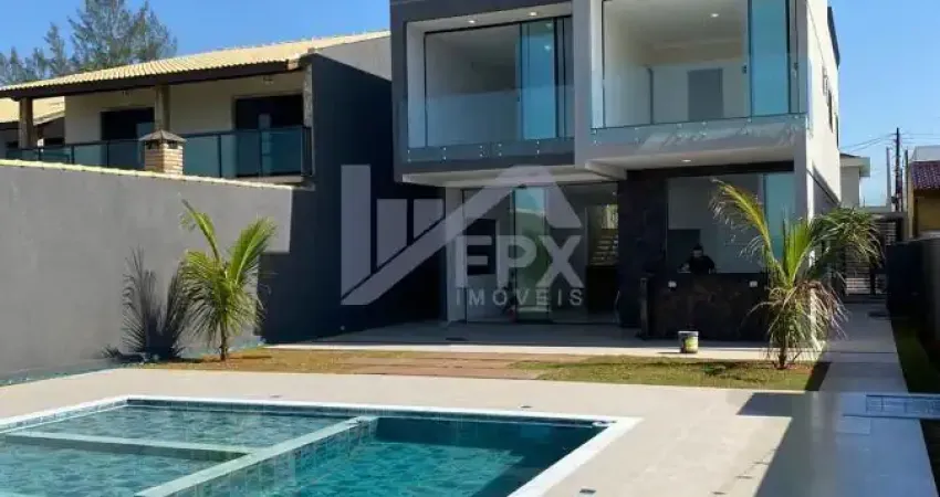 Sobrado de alto padrão em condomínio fechado localizado lado praia frente mar com 4 quartos suítes, possui sala com pé direito duplo, área de lazer, porcelanato, área gourmet com churrasqueira e pisci