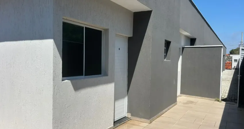 Casa localizada lado praia no bairro Cibratel 2 em Itanhaém a 1.500 metros do mar com 2 dormitórios (sendo 1 suíte), piscina, área gourmet com churrasqueira, vaga para 1 automóvel e aceita financiamen