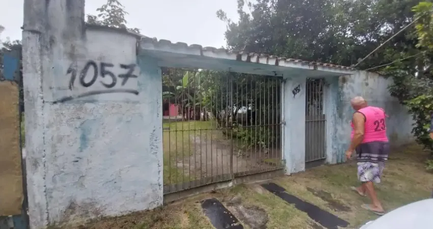 Casa localizada lado serra no bairro Marambá 2 em Itanhaém com 2 dormitórios (sendo 1 suíte) e vaga para 6 automóveis