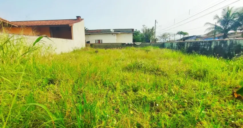 Terreno localizado lado praia, a 1.400 metros do mar, com escritura
