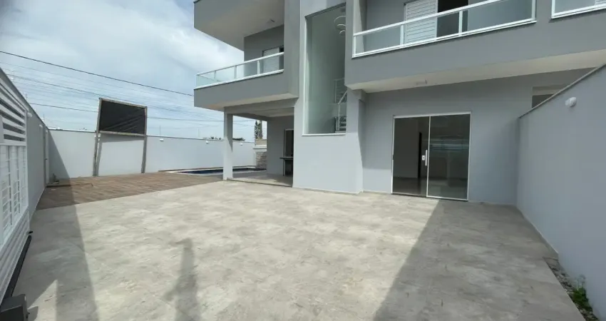 Casa localizada em frente ao mar, 3 quartos (1 suíte), piscina, espaço gourmet e 2 vagas para autos – 3 unidades disponíveis