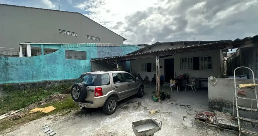 Casa localizada lado praia no Cibratel 1, a 1 km da praia, com 285 m², 3 dormitórios, área de serviço, 6 vagas de garagem, documentação Contrato + IPTU