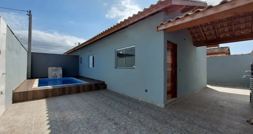 Casa localizada lado praia em Itanhaém, a 1,5 km da praia, com 2 dormitórios sendo 1 suíte, 1 banheiro, sala, cozinha, piscina, área gourmet e churrasqueira – Escritura