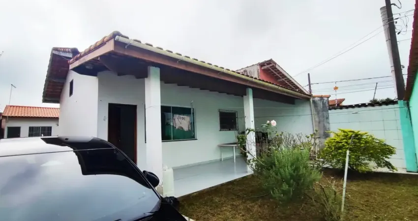 Casa localizada lado praia em Itanhaém, a 200 m do mar, com 3 quartos no total (incluindo edícula), sem suíte, área gourmet e churrasqueira – Escritura.