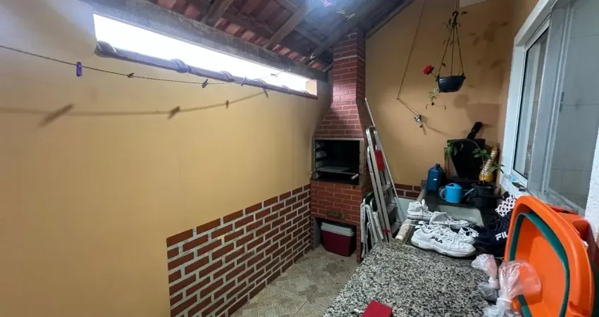 Casa localizada lado praia em Itanhaém, a 1,1 km do mar, com 2 quartos, sem suíte, área gourmet e churrasqueira – Escritura.