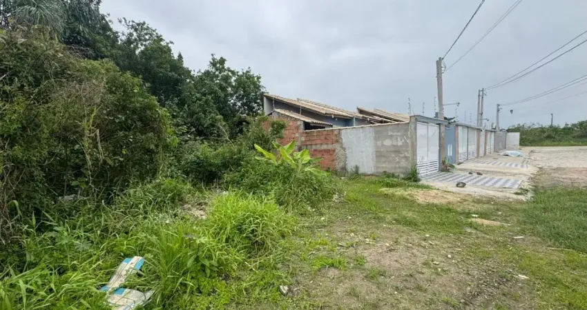 Terreno localizado lado praia em Itanhaém, a 1,3 km do mar, em rua pavimentada, com 264 m² de área total – Escritura.