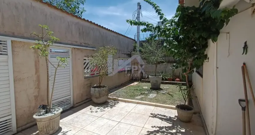 Casa localizada lado praia a 200 metros do mar em rua calçada, possui 2 quartos (sendo 1 suíte), possui area gourmet com churrasqueira e piscina