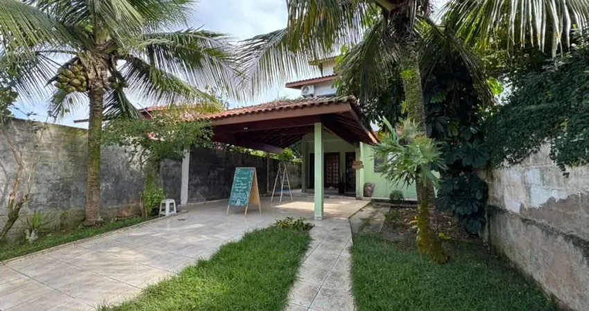 Casa para Venda em Peruíbe, centro, 3 dormitórios, 1 suíte, 2 banheiros, 2 vagas