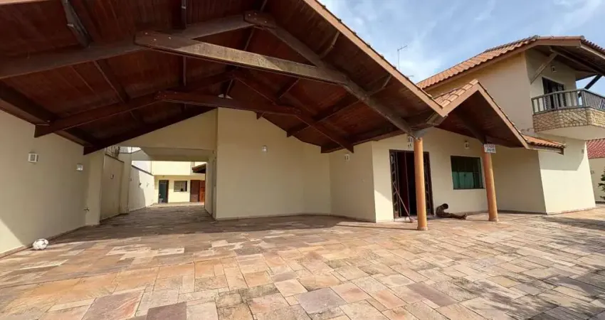 Casa Alto Padrão para Venda em Peruíbe, Balneario Stella Maris, 6 dormitórios, 4 suítes, 1 banheiro, 6 vagas