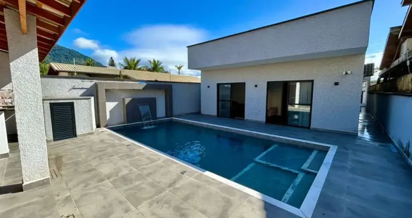 Casa de alto padrão no Centro de Peruíbe - R$ 1.390.000,00.