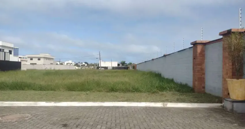 Terreno em condomínio fechado à venda no Jardim Casablanca, Peruíbe 
