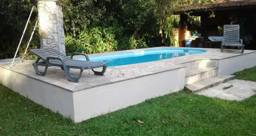 Chácara com piscina, 3 quartos e área gourmet em Peruíbe.
