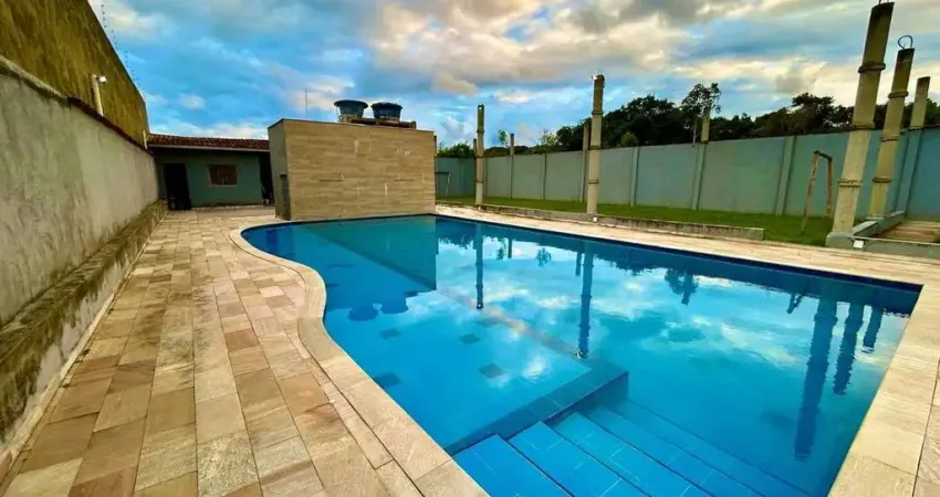 Chácara com 4 quartos, piscina e área gourmet em Itanhaém.