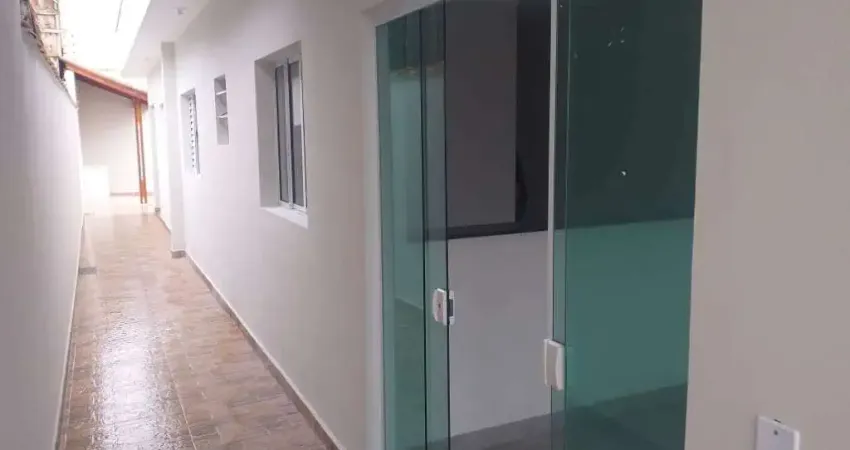 Casa com 2 quartos, piscina e área gourmet em Itanhaém.