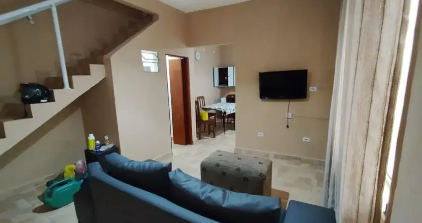 Casa com 4 quartos, jardim e churrasqueira em Itanhaém.