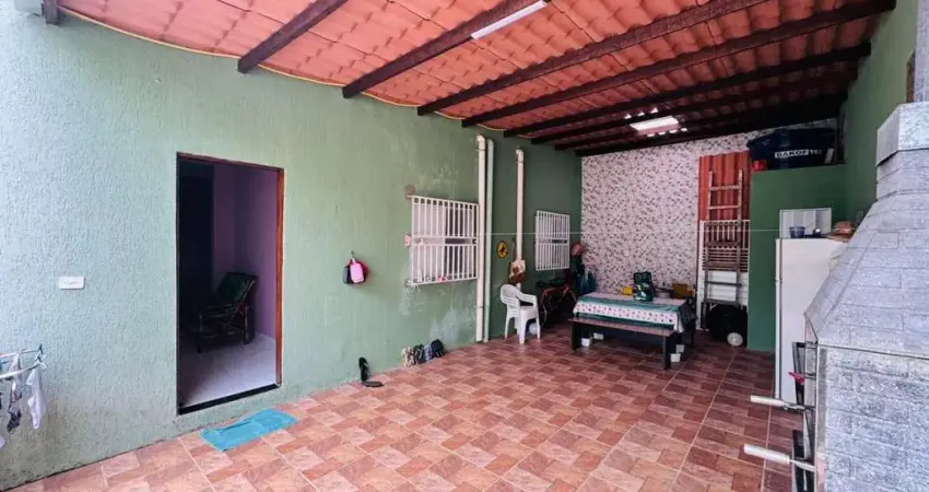 Casa com 2 quartos e área gourmet com churrasqueira em itanhaém.