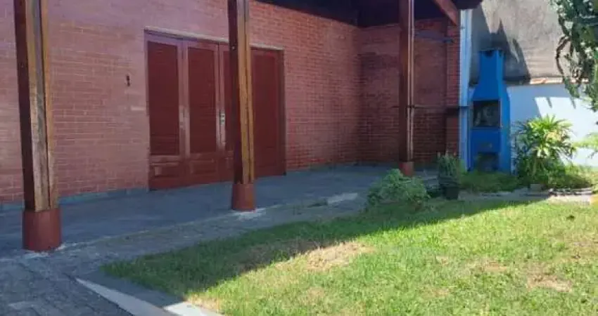 Casa para Venda em Peruíbe, centro, 2 dormitórios, 1 suíte, 3 banheiros, 3 vagas