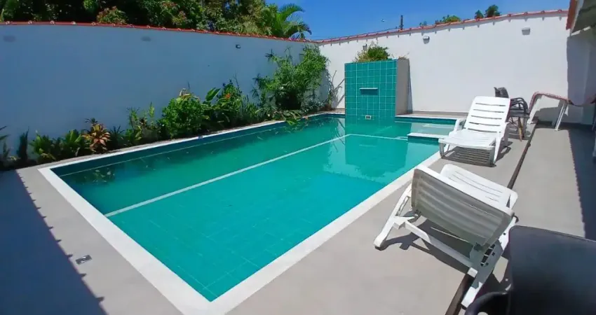 Casa na praia com piscina, 3 quartos e churrasqueira em itanhaém.